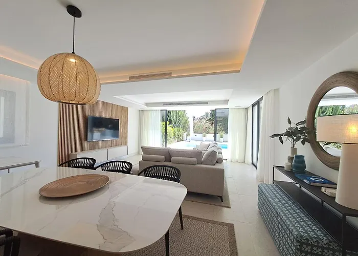 Noctua 016 El Pilar 1 Villa *